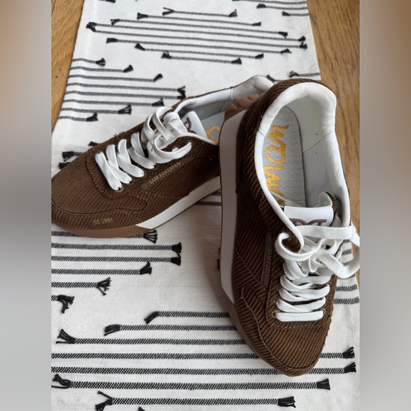 NWOT Sam Edelman Chocolate Cinnamon “Layla” Sneaker - Picture 4 of 8